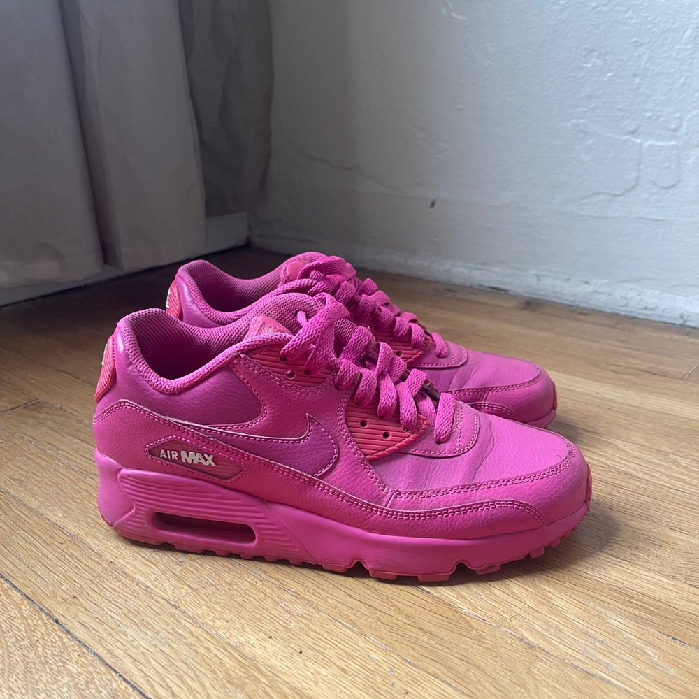 Nike Pink Air Max Sneakers with Retro Design - Picture 2 of 7